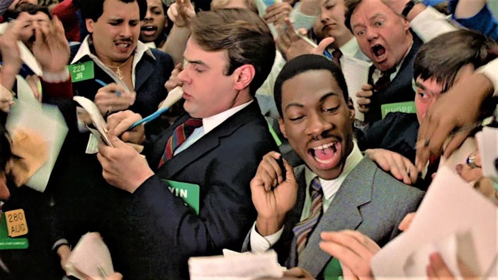 Una scena del film: Una Poltrona Per Due. I floor brokers negoziano i prezzi di acquisto e vendita.